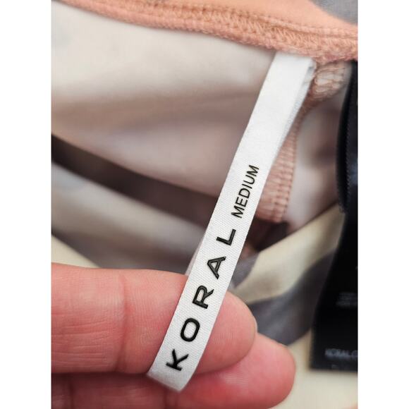 Koral Camo Lustrous High Rise Leggings in Rose Quartz Camo size Midium - Picture 7 of 9